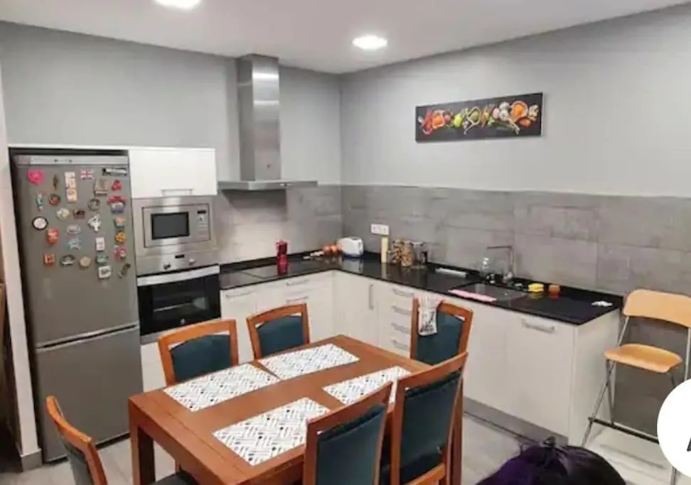 Privatunterkunft Habitacion Amplia Con Bano Privado A Pasos De La Playa, En Piso Compartido San Sebastián